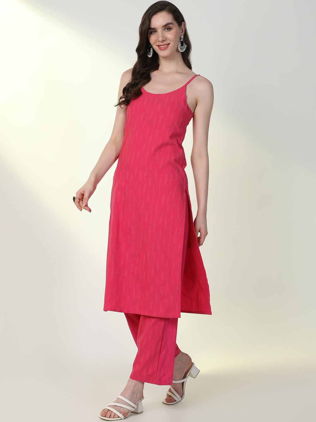 

SHOWOFF Straight Woven Design Straight Kurta With Trousers, Pink