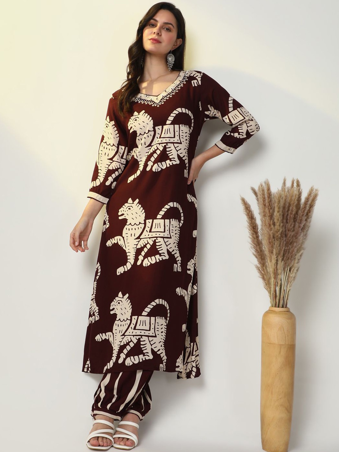 

SHOWOFF Animal Printed Beads and Stones Kurta with Patiala, Burgundy