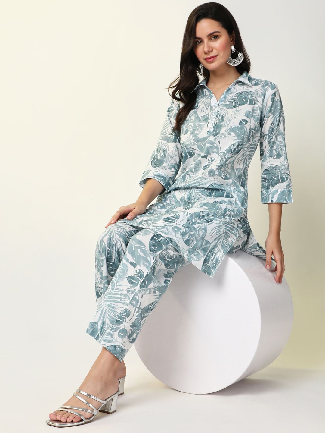 

SHOWOFF Floral Printed Kurta with Trouser, Green