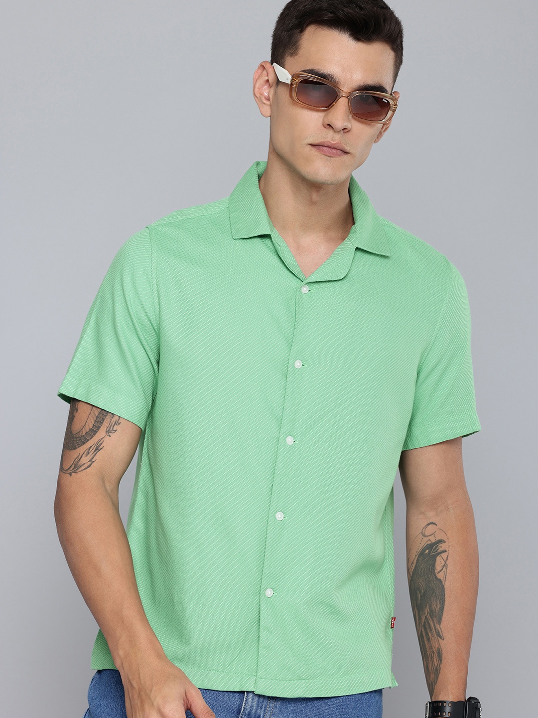 

Levis Self Design Textured Opaque Relaxed Fit Casual Shirt, Green