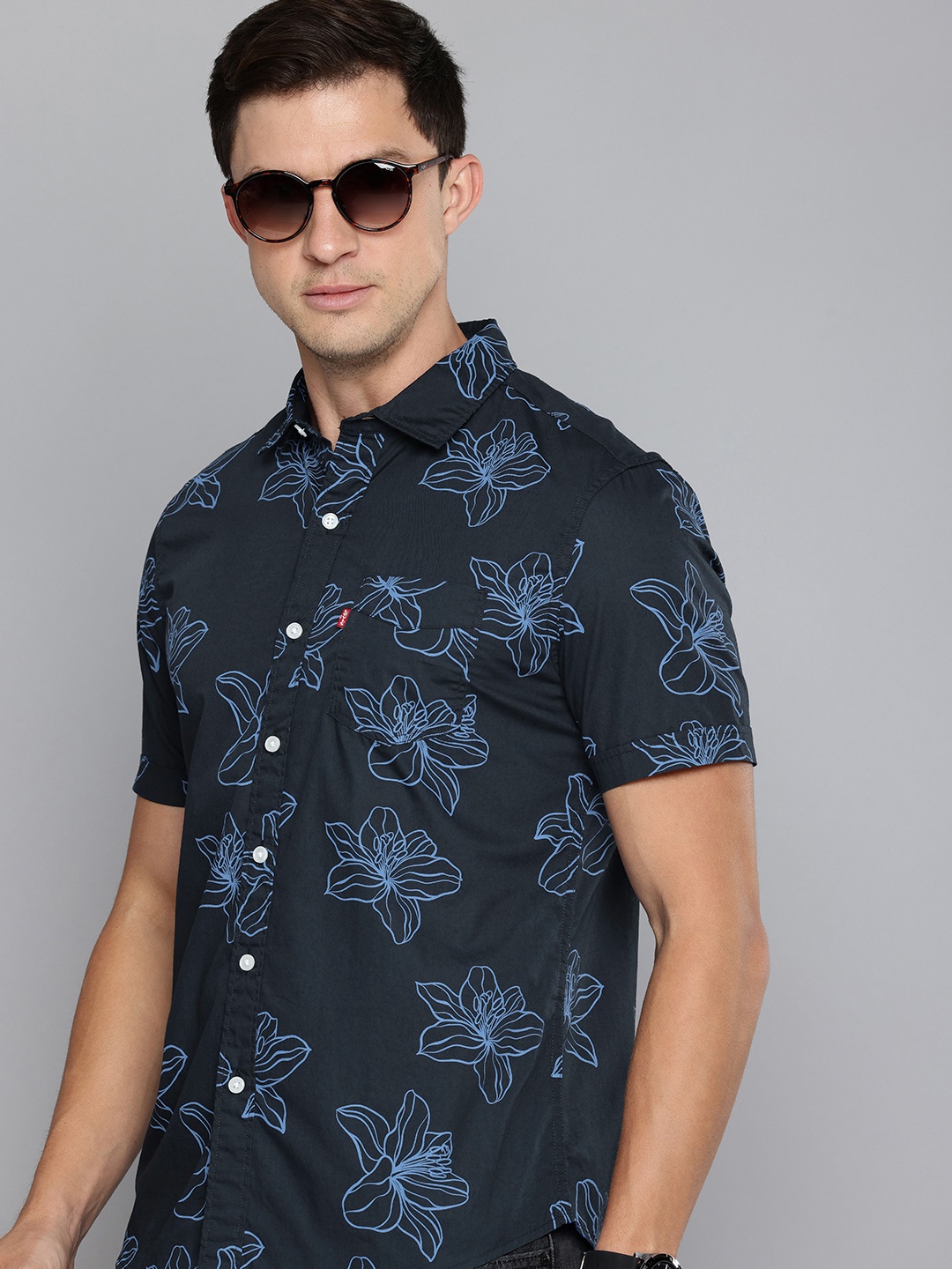 

Levis Pure Cotton Floral Printed Slim Fit Casual Shirt, Navy blue