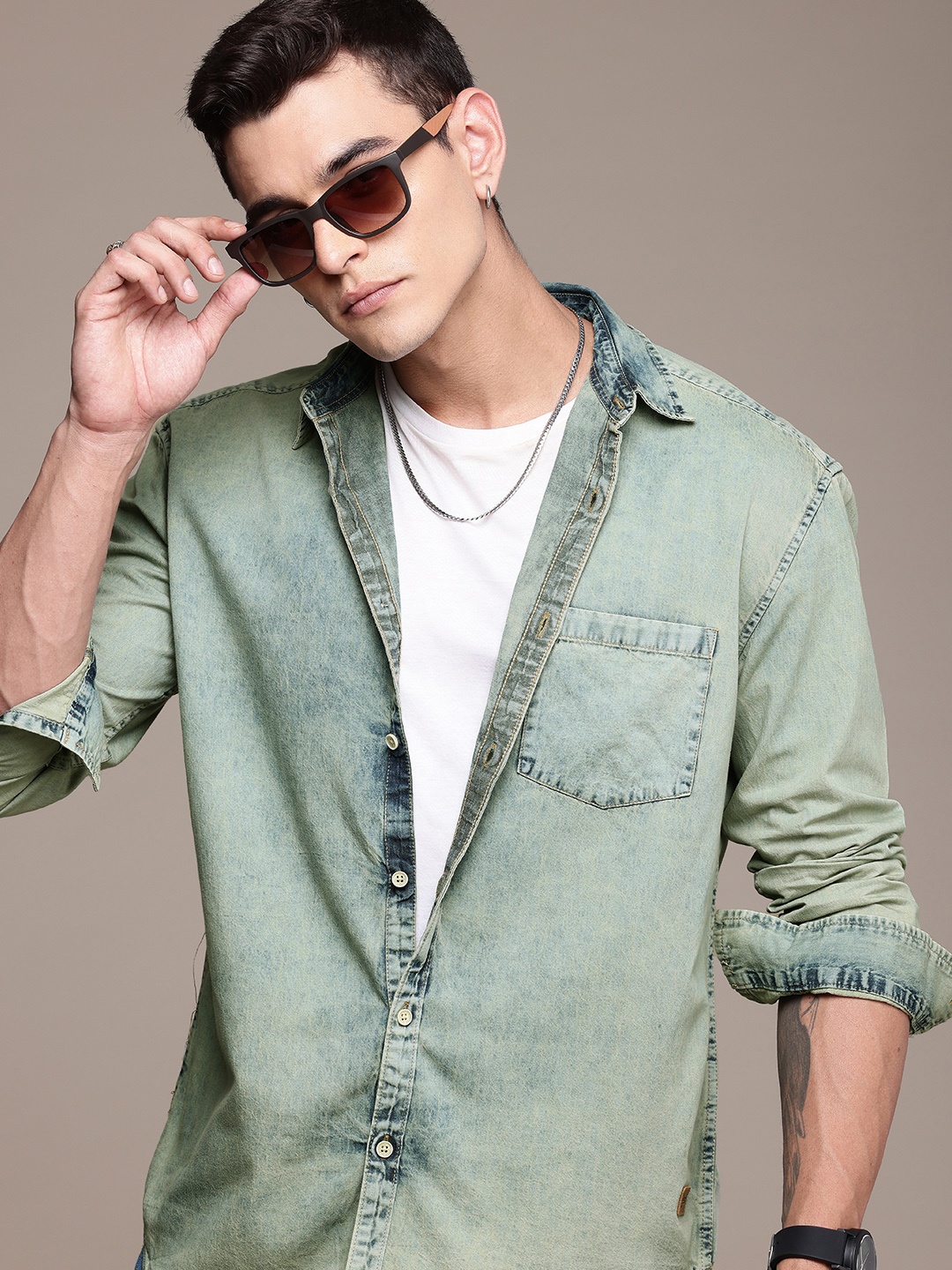 

The Roadster Life Co. Chambray Opaque Pure Cotton Casual Shirt, Blue