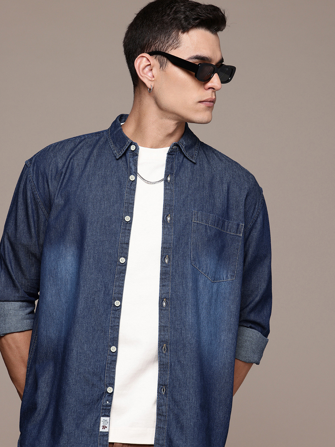 

The Roadster Life Co. Pure Cotton Faded Opaque Chambray Relaxed Fit Casual Shirt, Navy blue