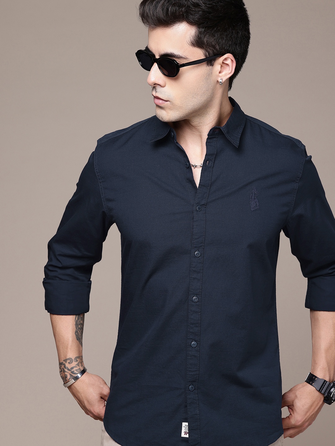 

The Roadster Life Co. Pure Cotton Opaque Casual Shirt, Navy blue