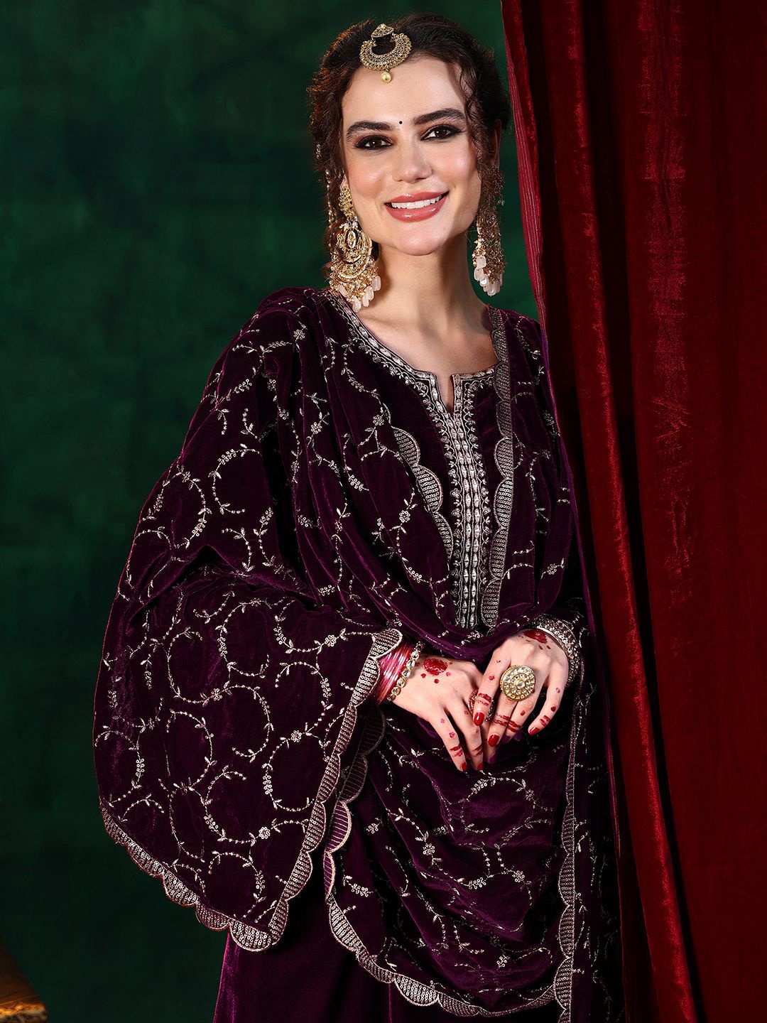 

Libas Floral Embroidered Velvet Straight Kurta With Trousers & Dupatta, Burgundy