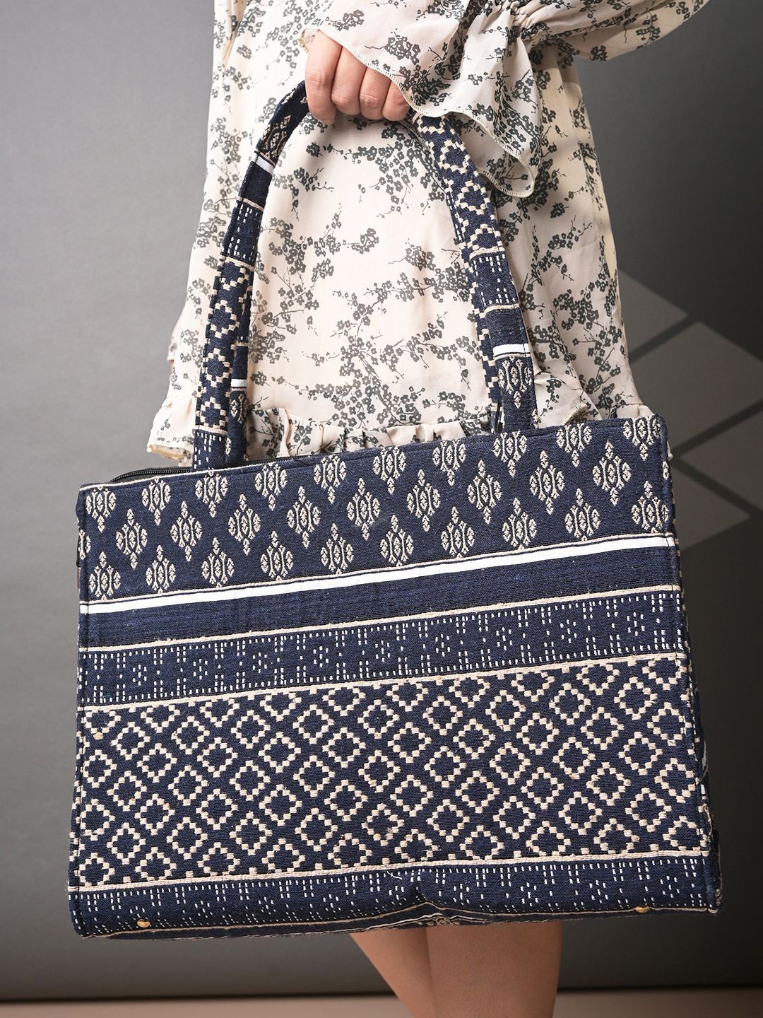 

DRASTR Women Ethnic Motifs Printed Shopper Cotton Shoulder Bag, Navy blue