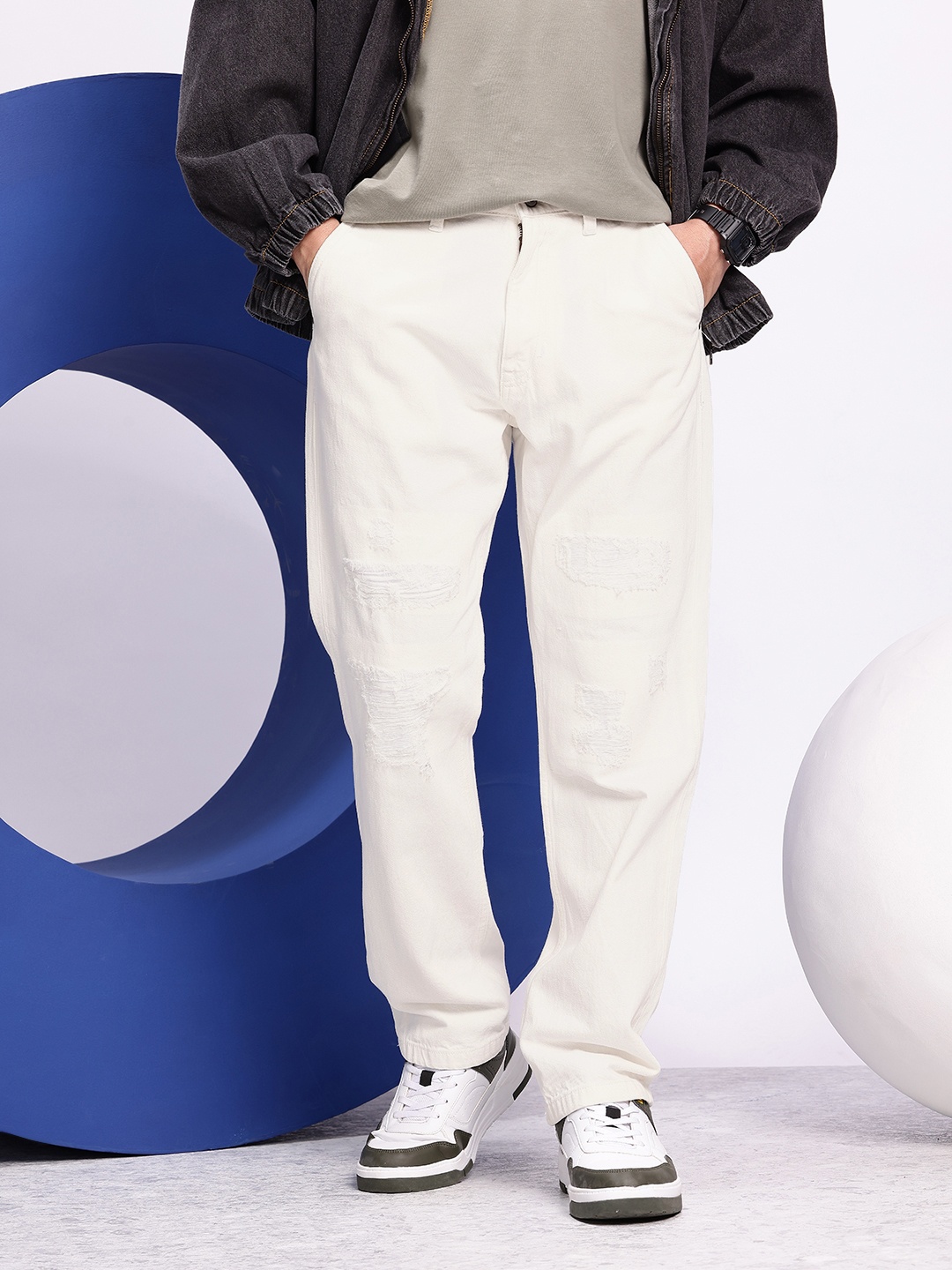 

Aeropostale Men Pure Cotton Relaxed Fit Low Distress Jeans, White