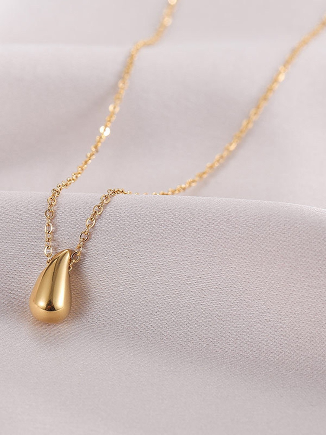 

MYKI Gold-Plated Teardrop Shaped Pendant with Chains