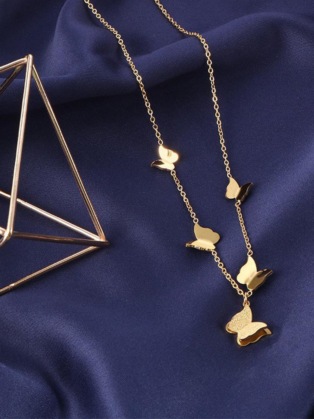 

MYKI Gold-Plated Circular Pendants with Chains