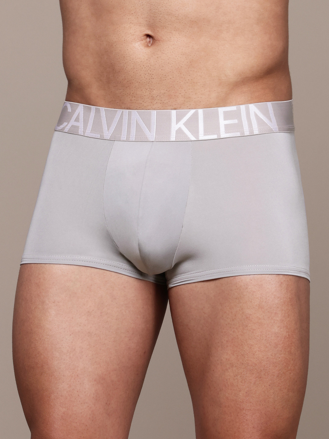 

Calvin Klein Underwear Men Brand Logo Detail Short Trunks, Grey