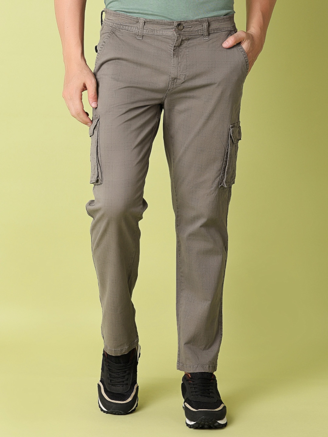 

V-Mart Men Checked Cargos Trousers, Olive