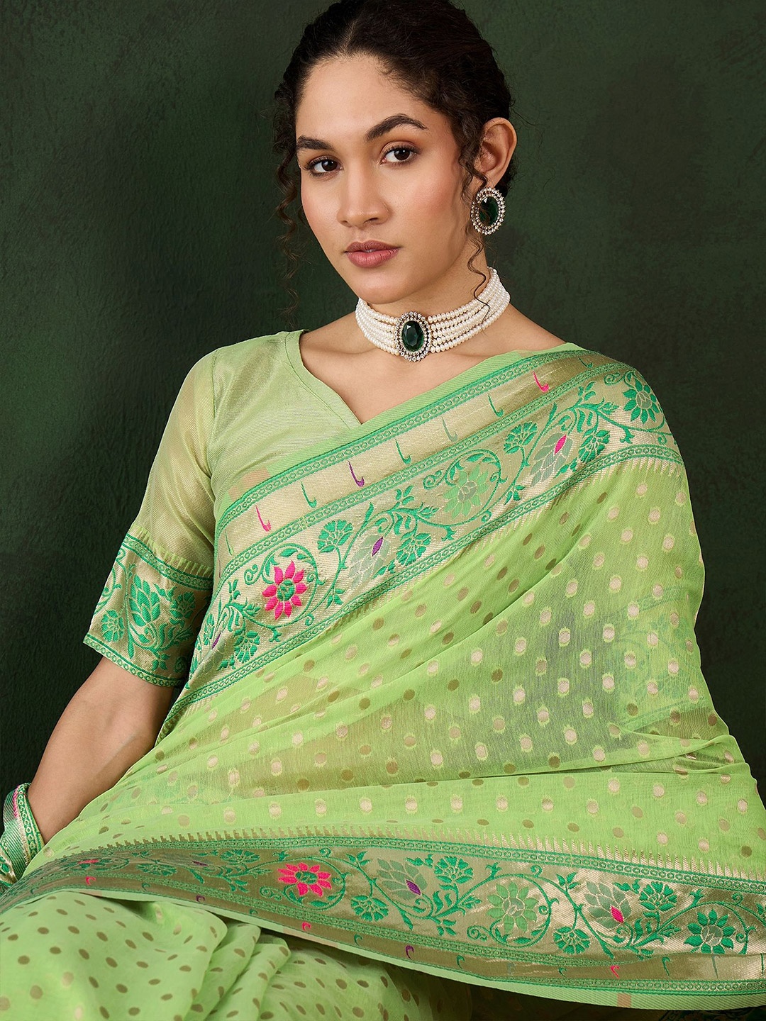 

VIRICA Woven Design Zari Saree With Blouse Piece, Green
