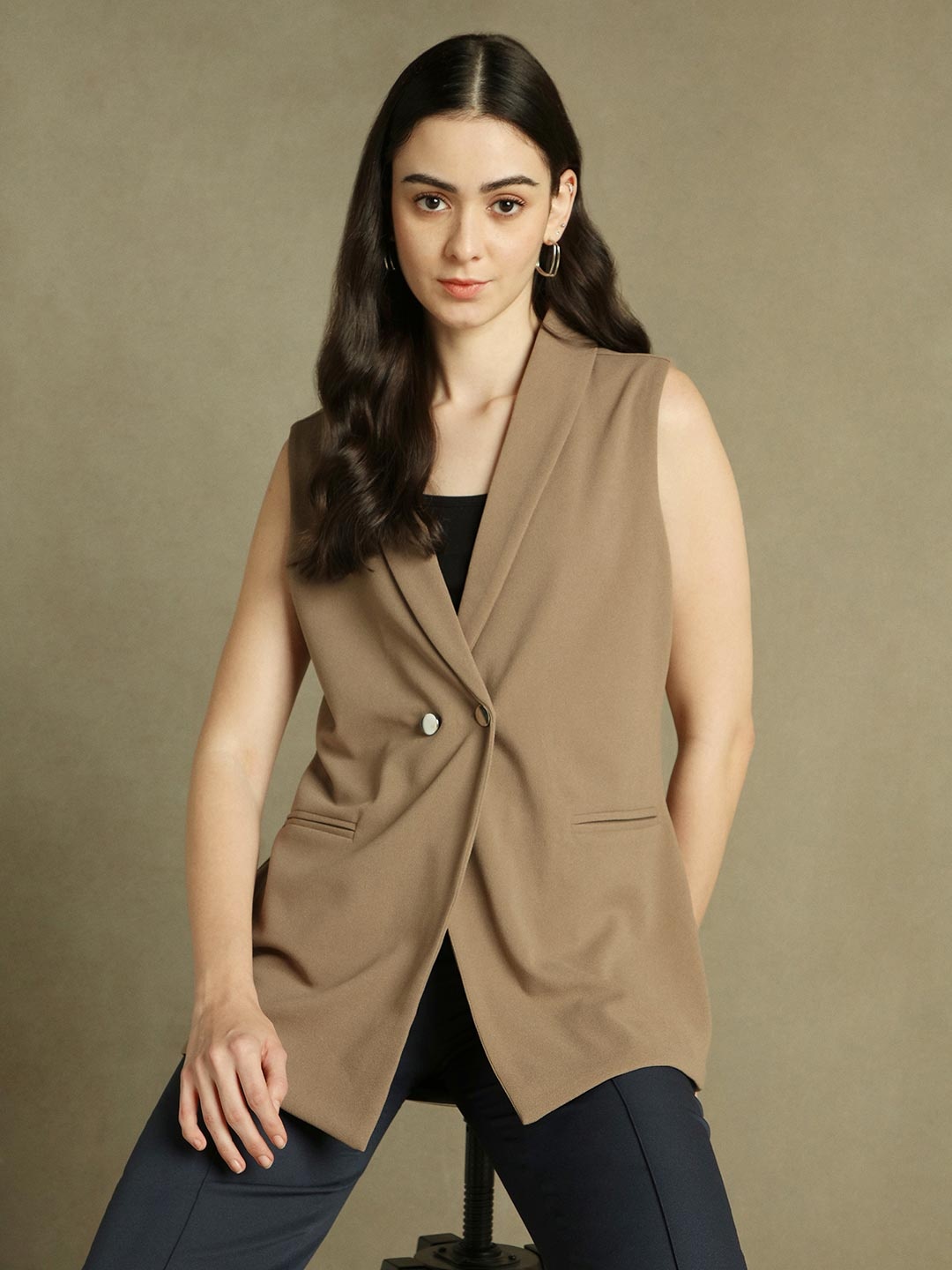 

DL Woman Peaked Lapel Sleeveless Double-Breasted Blazer, Brown
