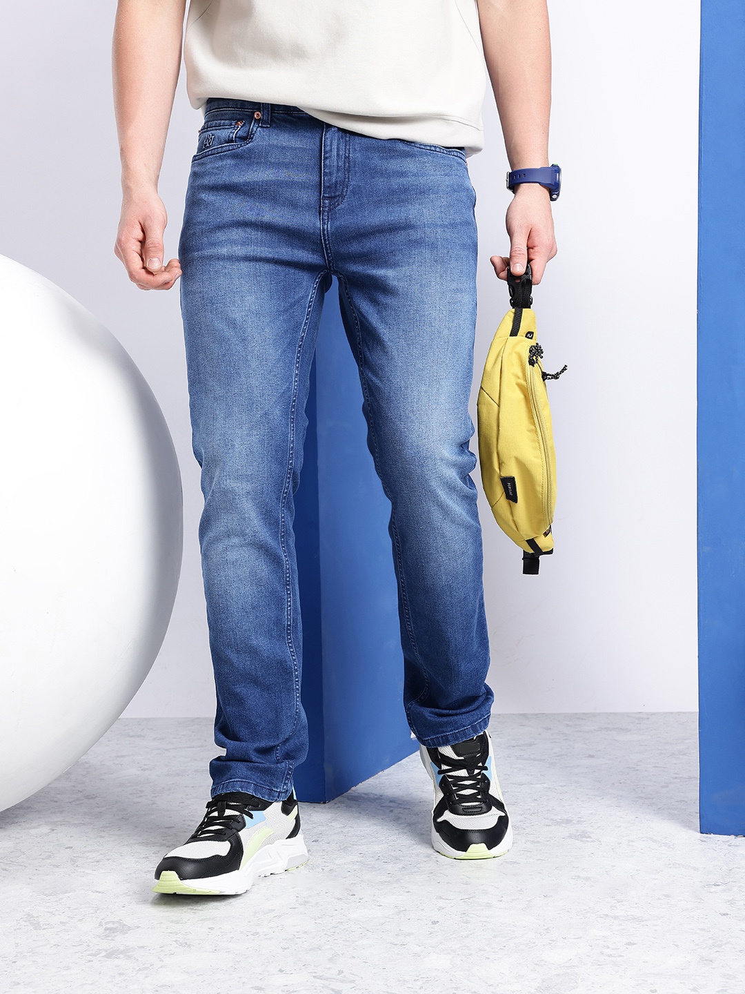 

Aeropostale Men Slim Fit Light Fade Stretchable Jeans, Blue