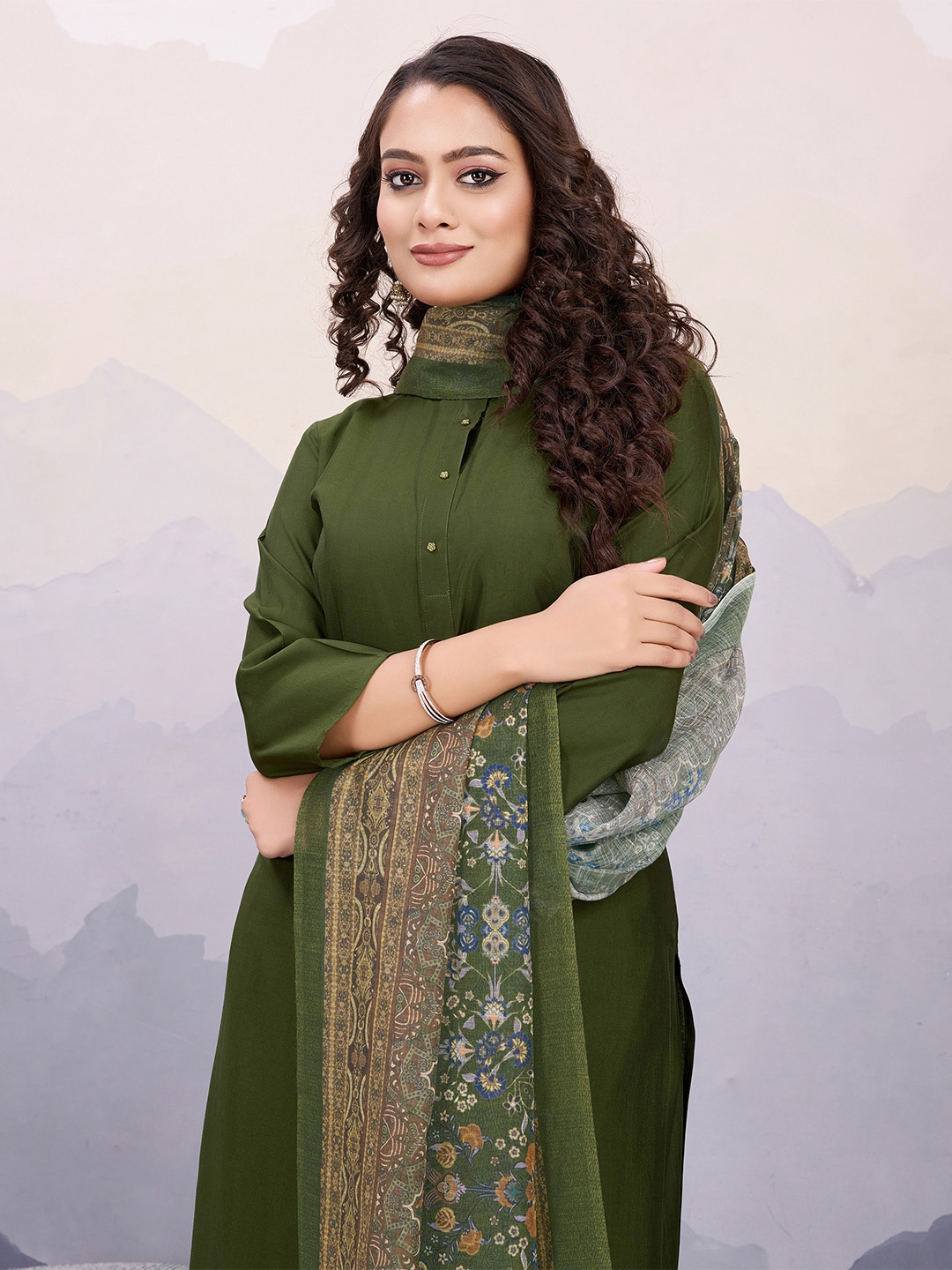 

MOJILAA Mandarin Collar Straight Kurta With Salwar & Dupatta, Green