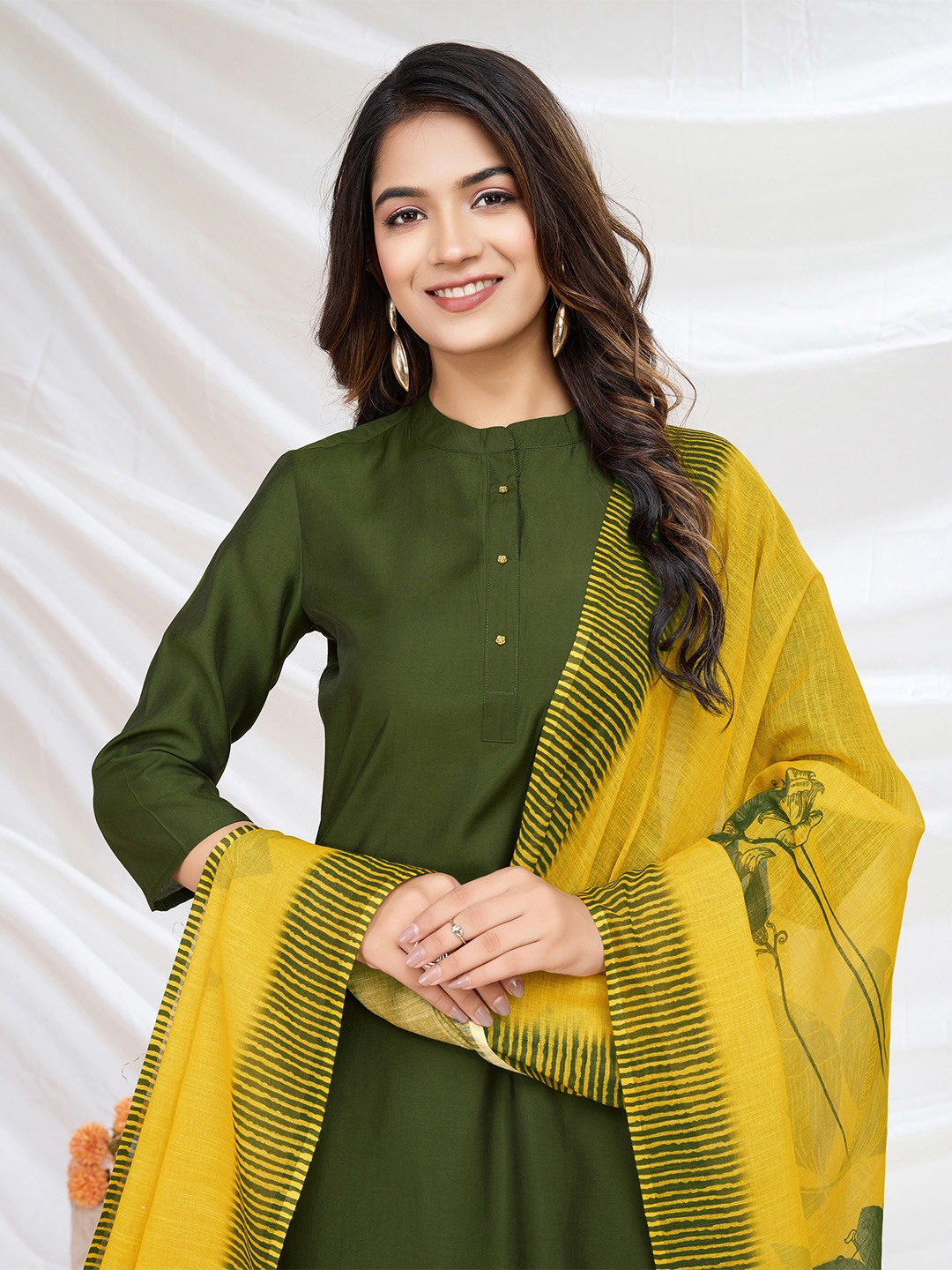 

MOJILAA Mandarin Collar Straight Kurta With Salwar & Dupatta, Green