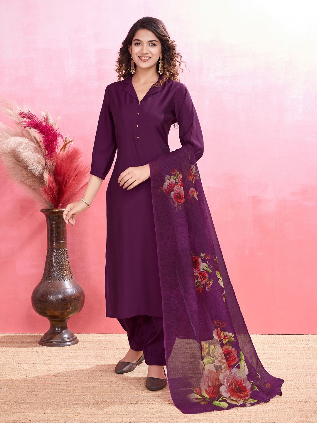 

MOJILAA Three-Quarter Sleeves Straight Kurta with Salwar & Dupatta, Purple