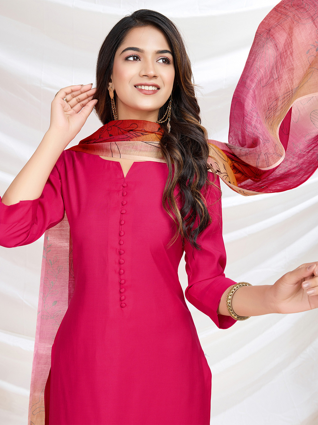 

MOJILAA Notch Neck Straight Kurta with Trousers & Dupatta, Fuchsia