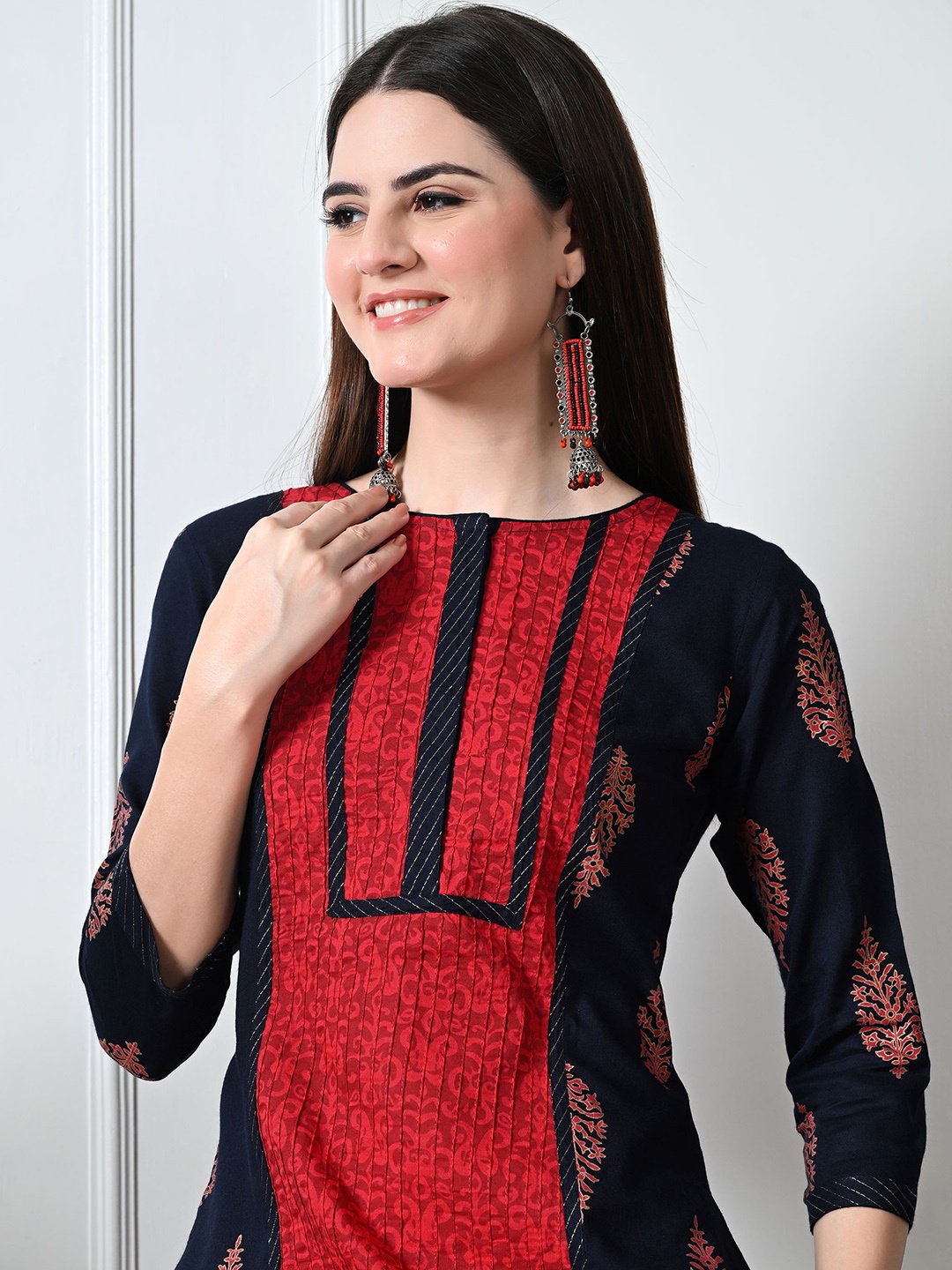 

TOP 30 Floral Printed Straight Kurta, Navy blue