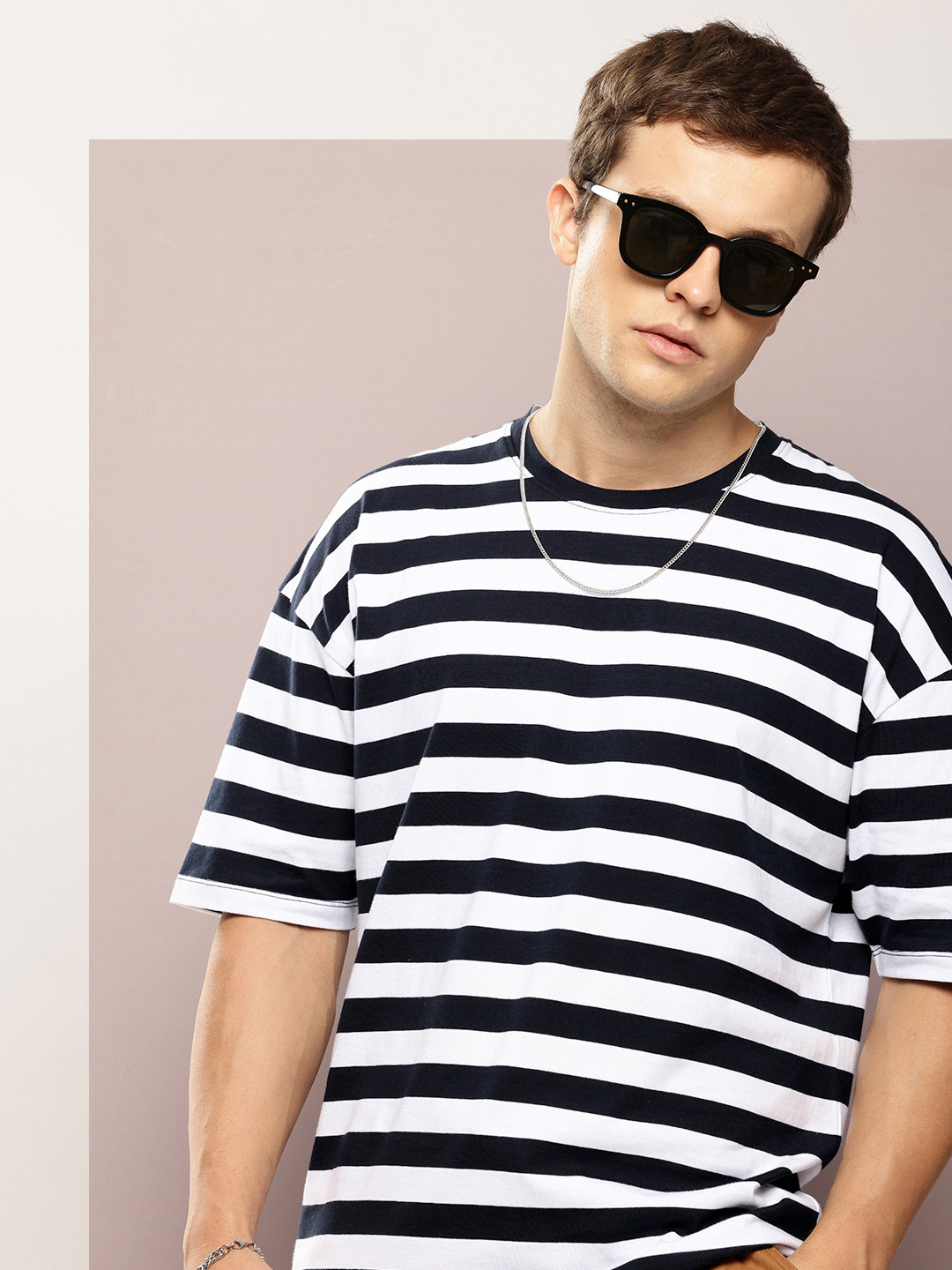 

Kook N Keech Men Striped Drop-Shoulder Sleeves Pure Cotton T-shirt, White