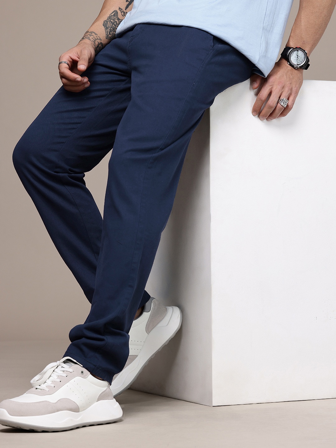 

The Roadster Life Co. Men Pure Cotton Chinos Trousers, Navy blue