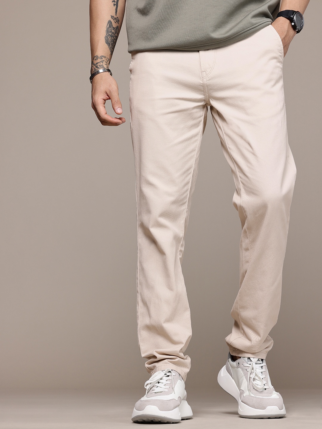 

The Roadster Life Co. Men Pure Cotton Chinos Trousers, Beige