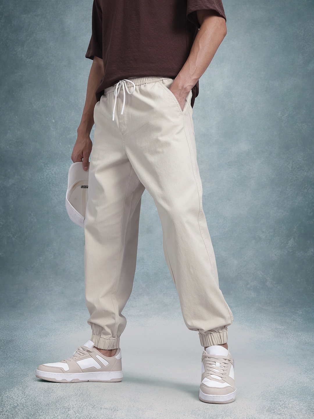 

The Roadster Life Co. Men Relaxed Fit Joggers, Beige