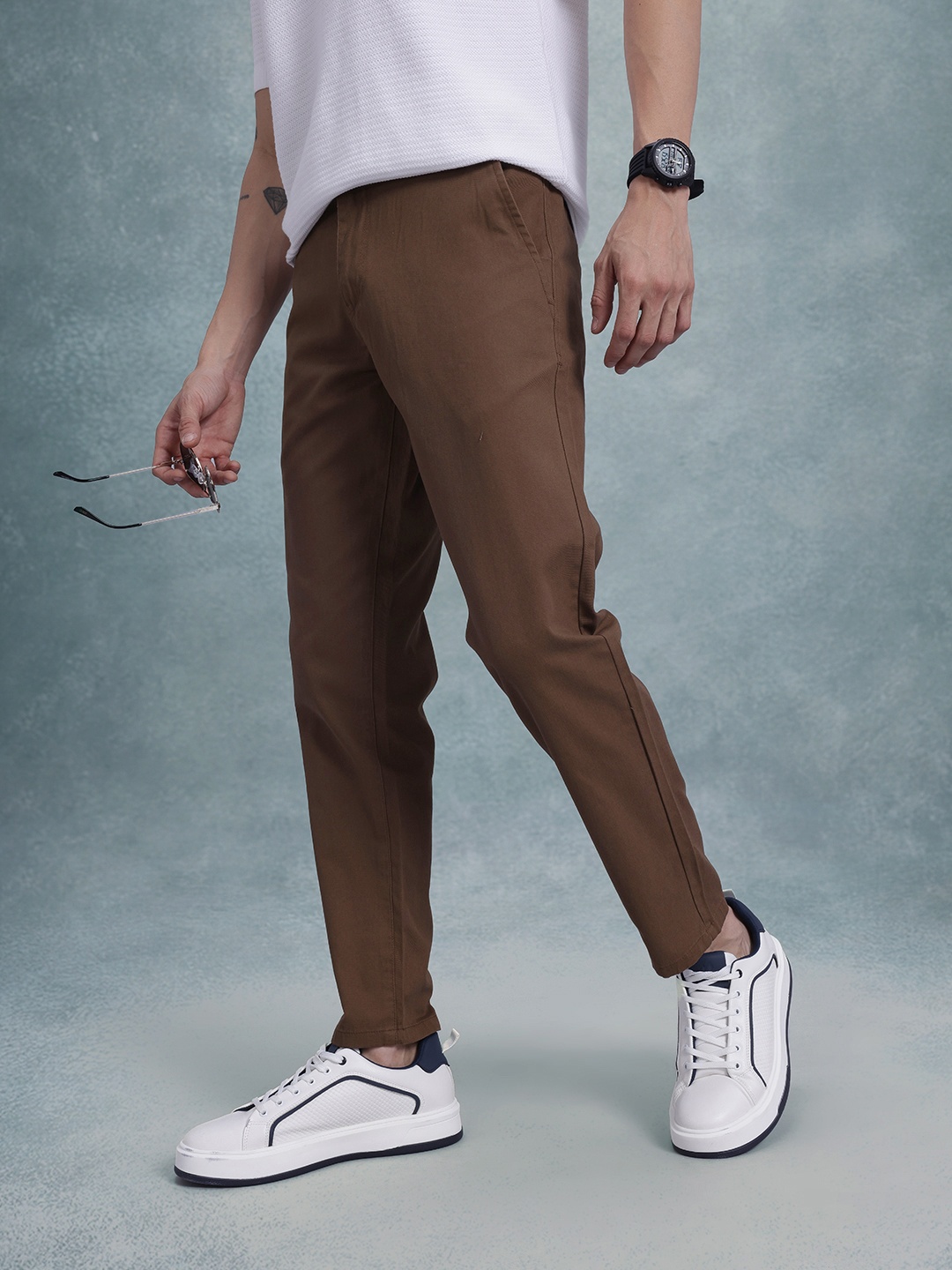 

The Roadster Life Co. Men Pure Cotton Chinos, Brown