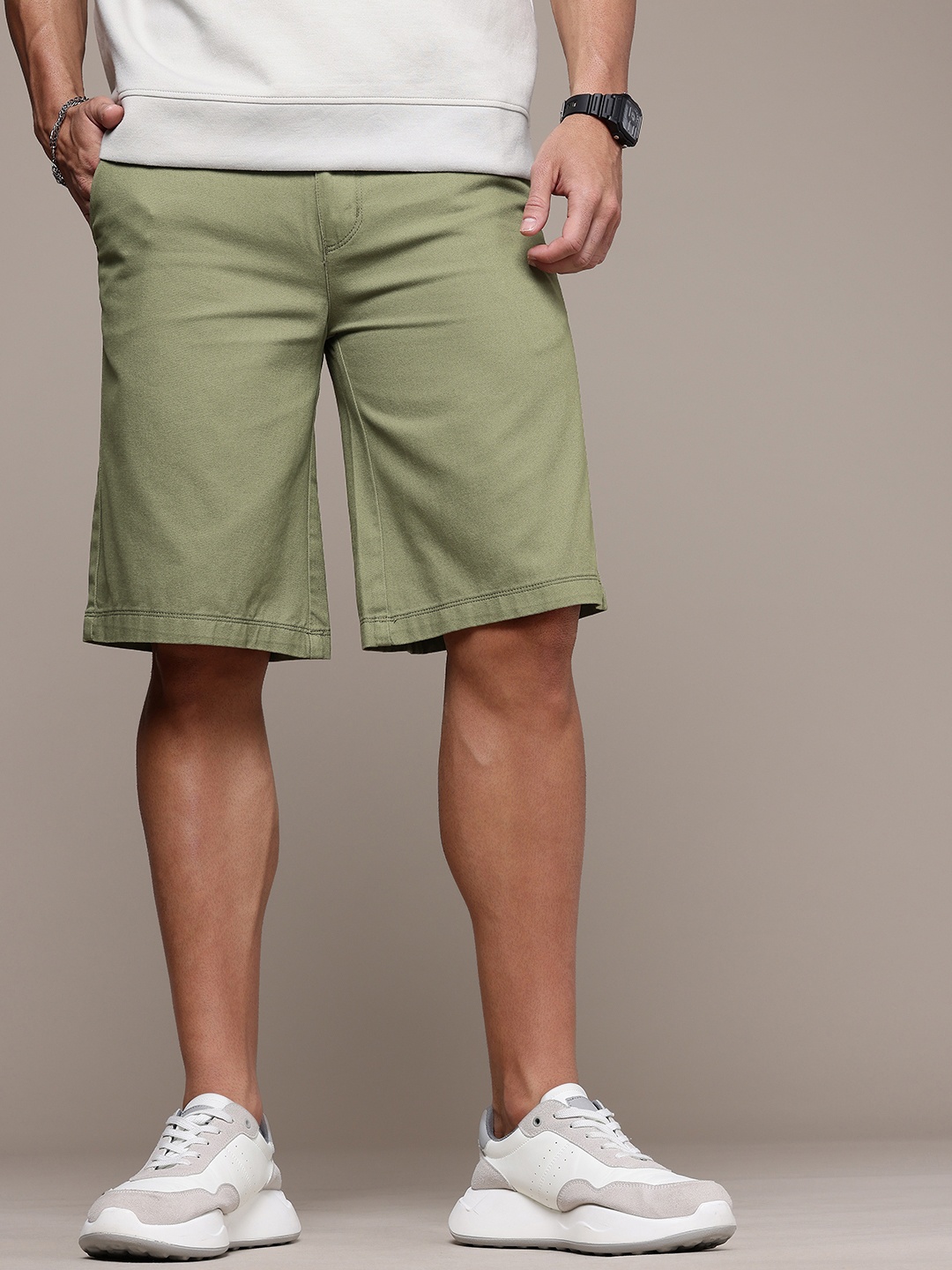 

The Roadster Life Co. Men Pure Cotton Chino Shorts, Olive