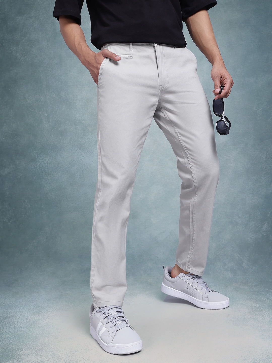 

The Roadster Life Co. Men Regular Fit Pure Cotton Chinos, Grey