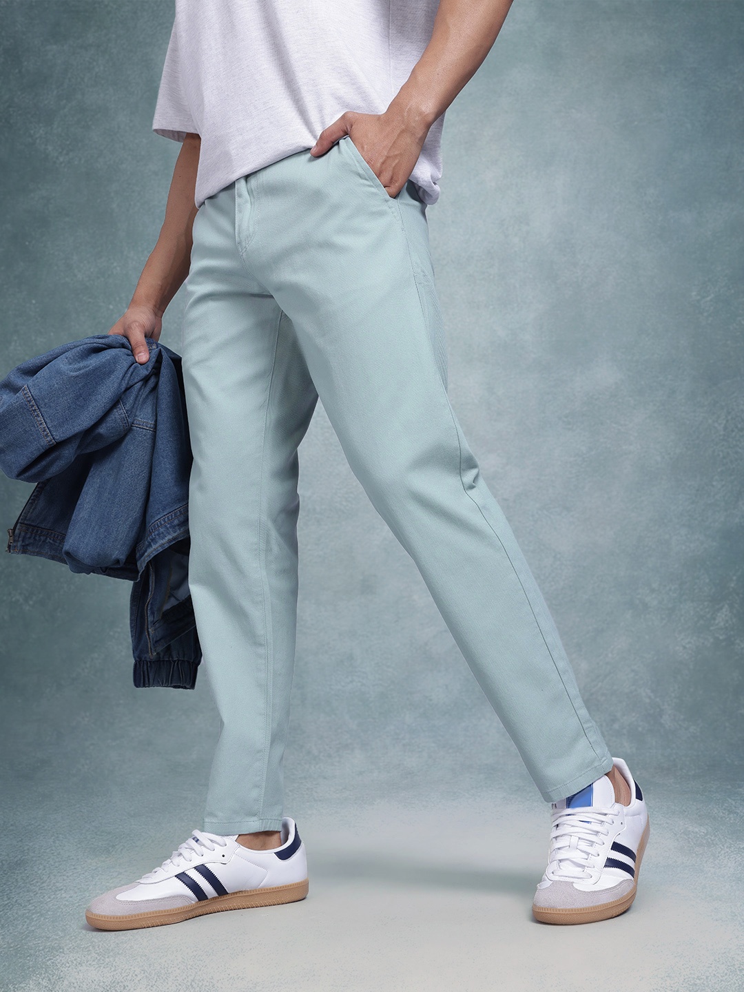 

The Roadster Life Co. Men Regular Fit Pure Cotton Chinos, Green