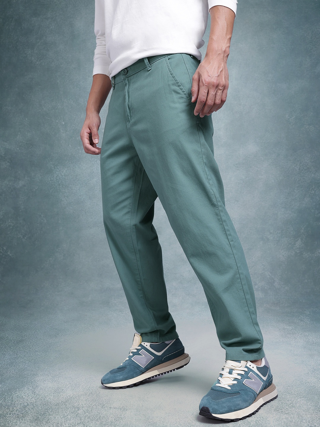 

The Roadster Life Co. Men Straight Fit Pure Cotton Chinos, Green