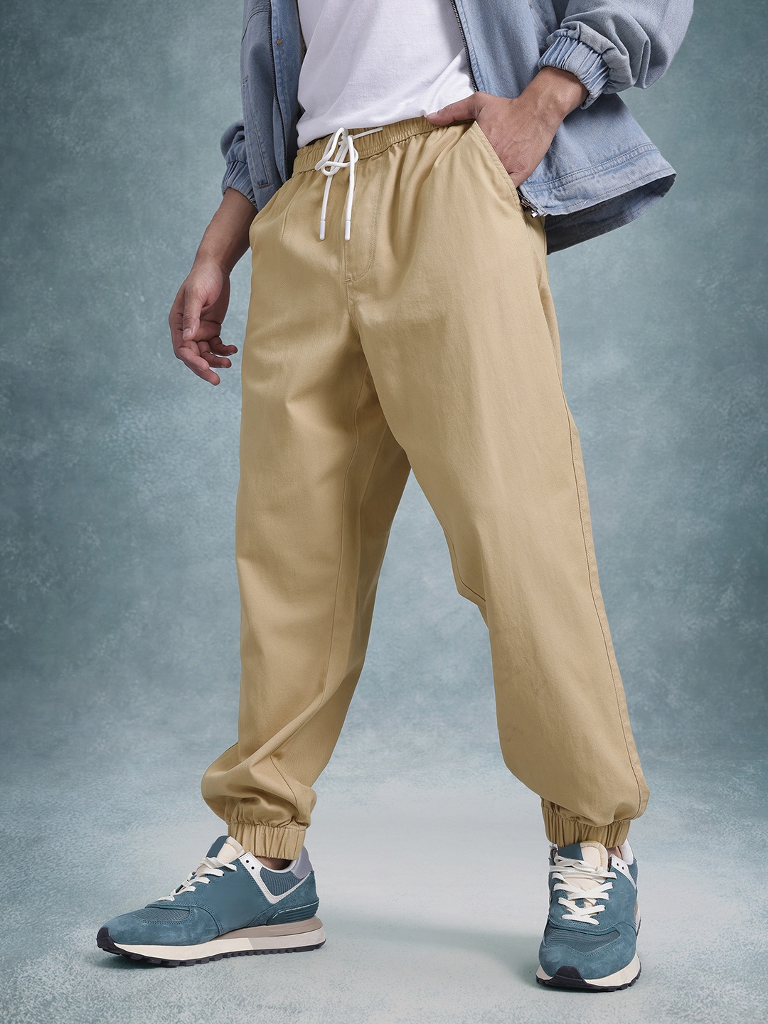 

The Roadster Life Co. Men Relaxed Fit Joggers, Beige