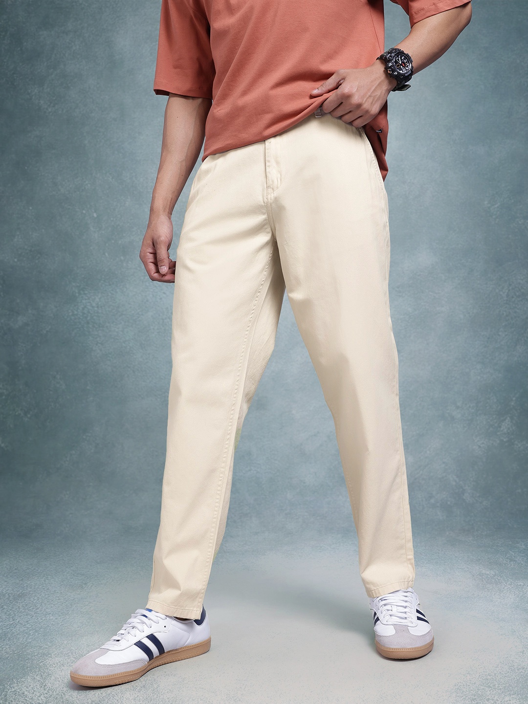 

The Roadster Life Co. Men Relaxed Fit Pure Cotton Chinos, Beige