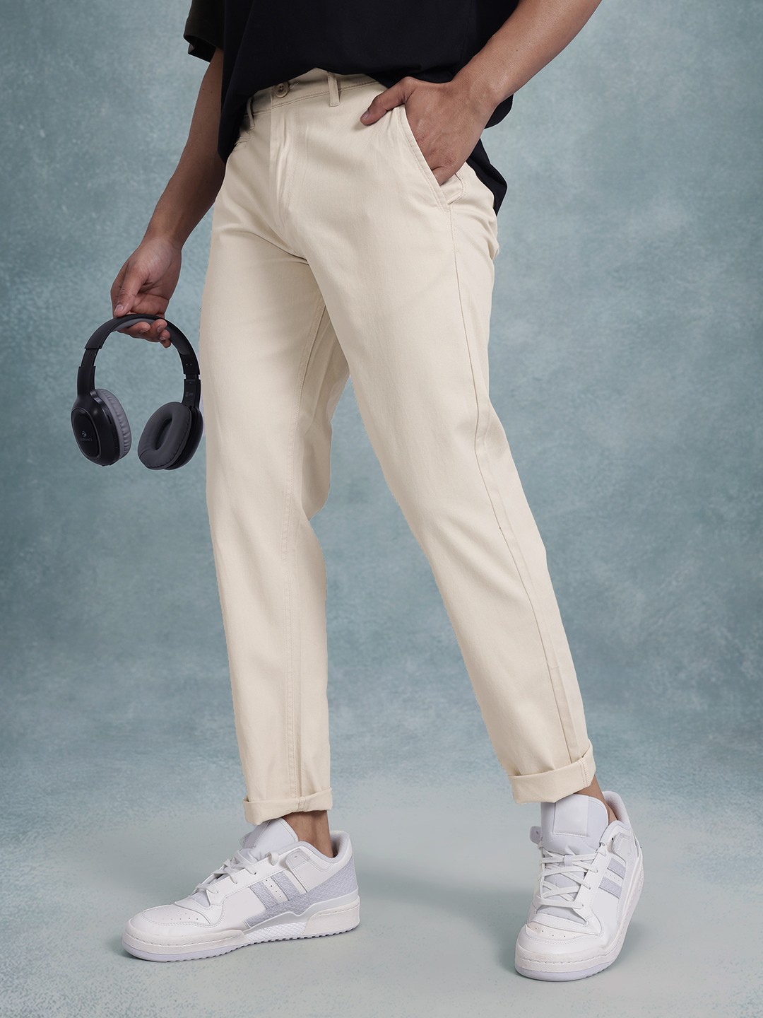 

The Roadster Life Co. Men Solid Pure Cotton Chinos, Off white