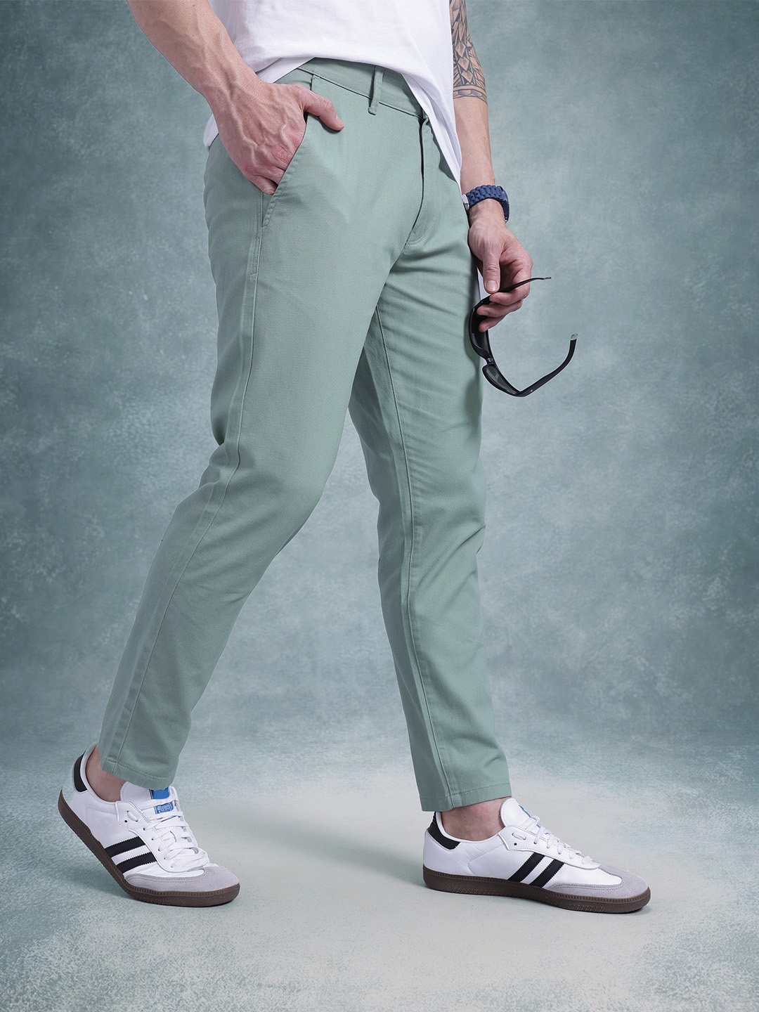 

The Roadster Life Co. Men Pure Cotton Chinos, Olive
