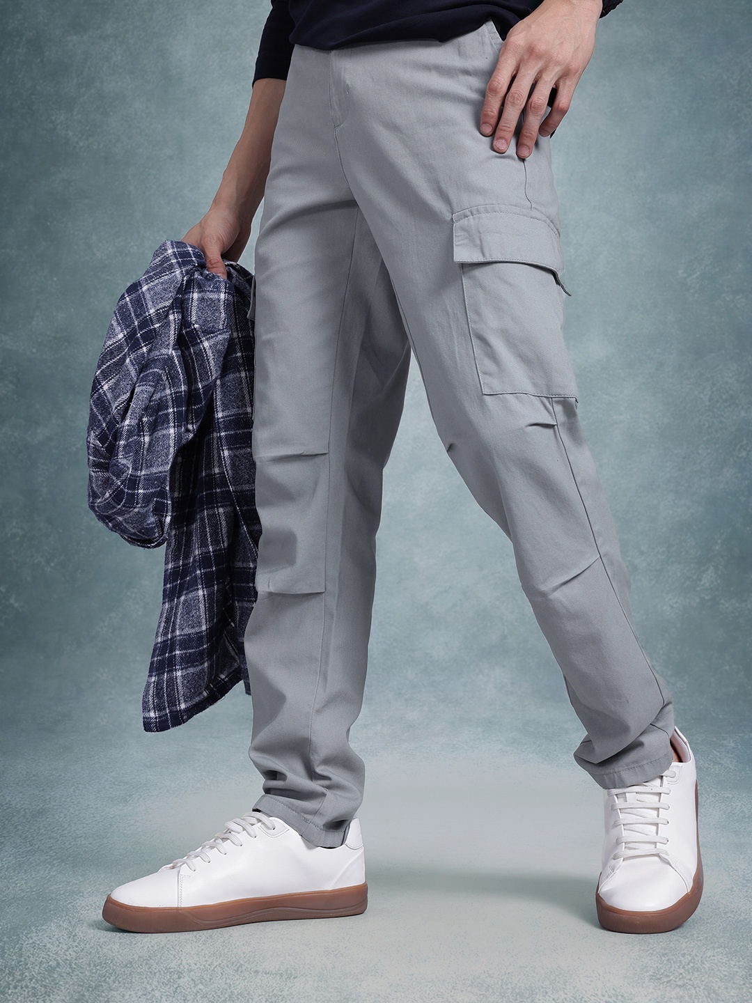 

The Roadster Life Co. Men Pure Cotton Loose Fit Cargo Trousers, Grey