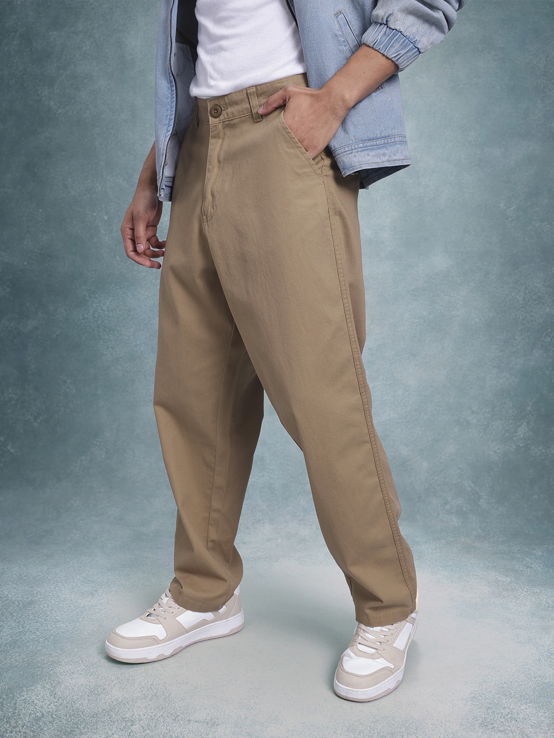 

The Roadster Life Co. Men Pure Cotton Relaxed Fit Chinos, Brown