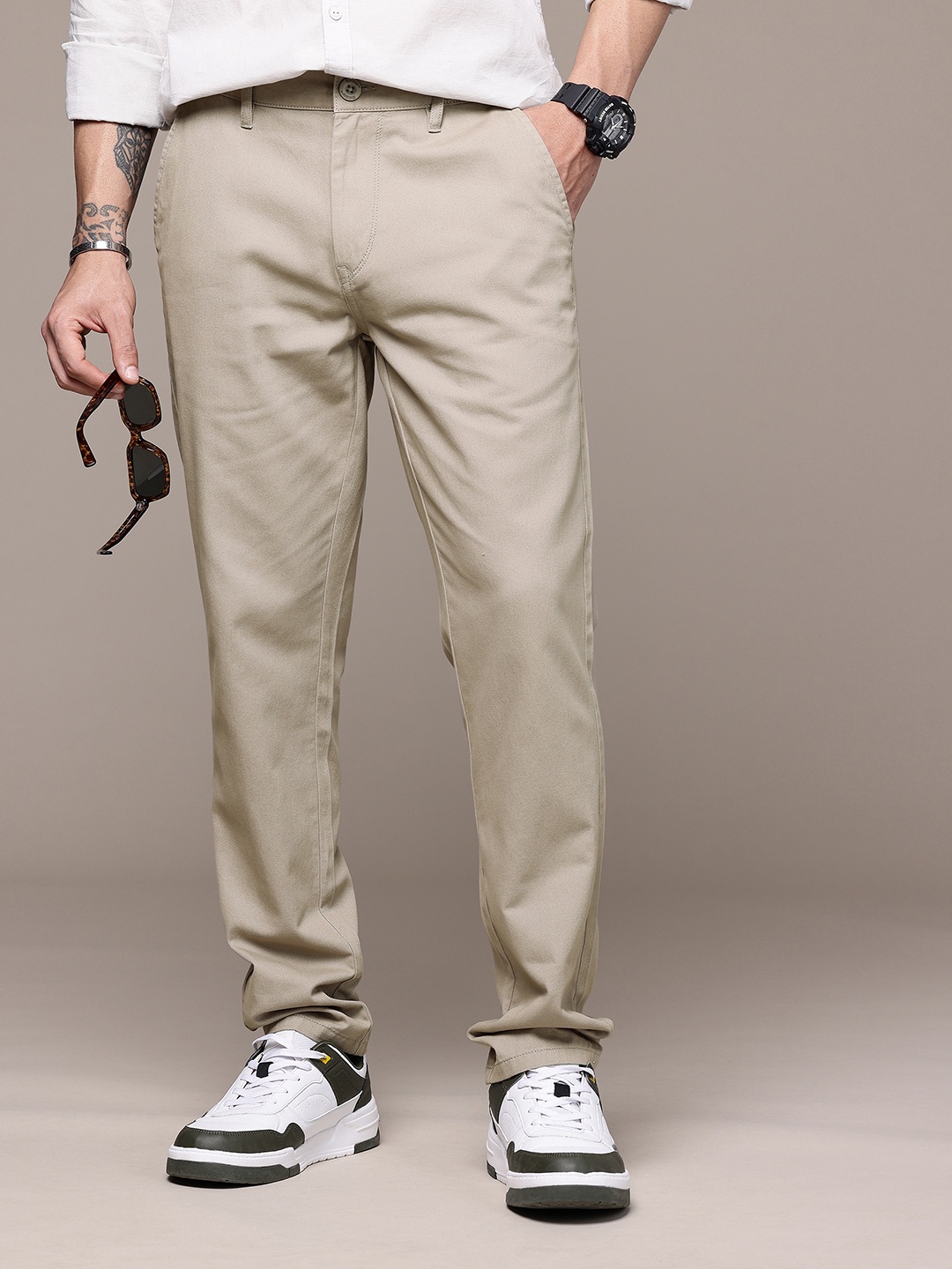 

The Roadster Life Co. Men Pure Cotton Chinos Trousers, Beige
