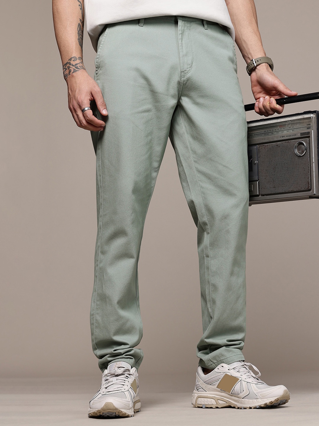 

The Roadster Life Co. Men Pure Cotton Chinos Trousers, Green