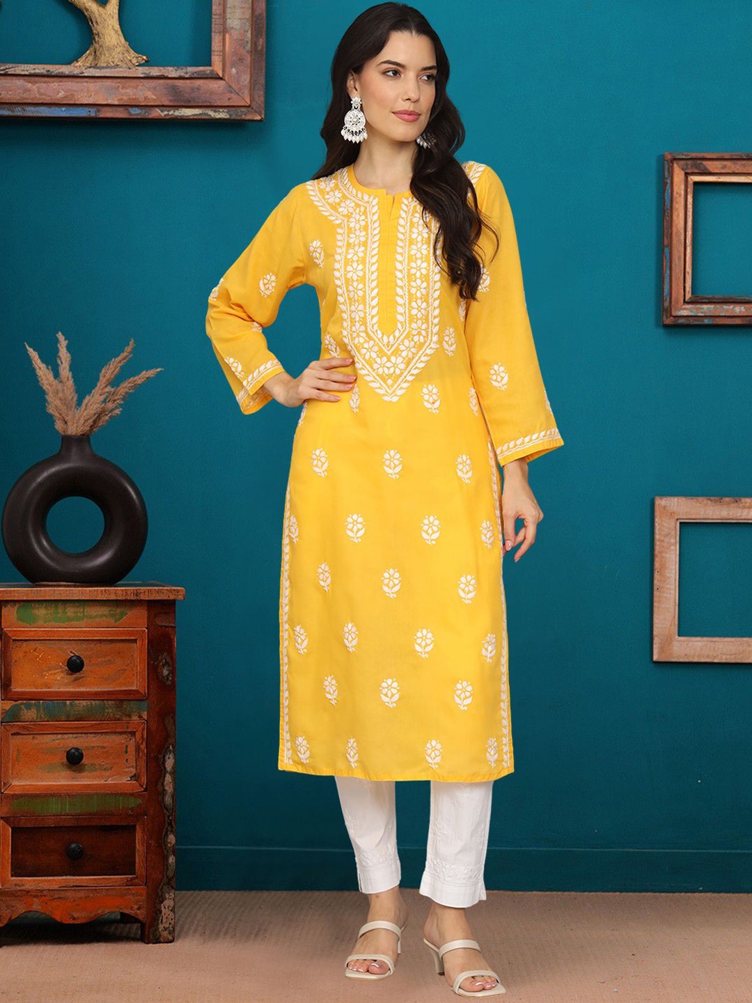 

PARAMOUNT CHIKAN Women Embroidered Lucknowi Chikankari Cotton Kurta, Yellow