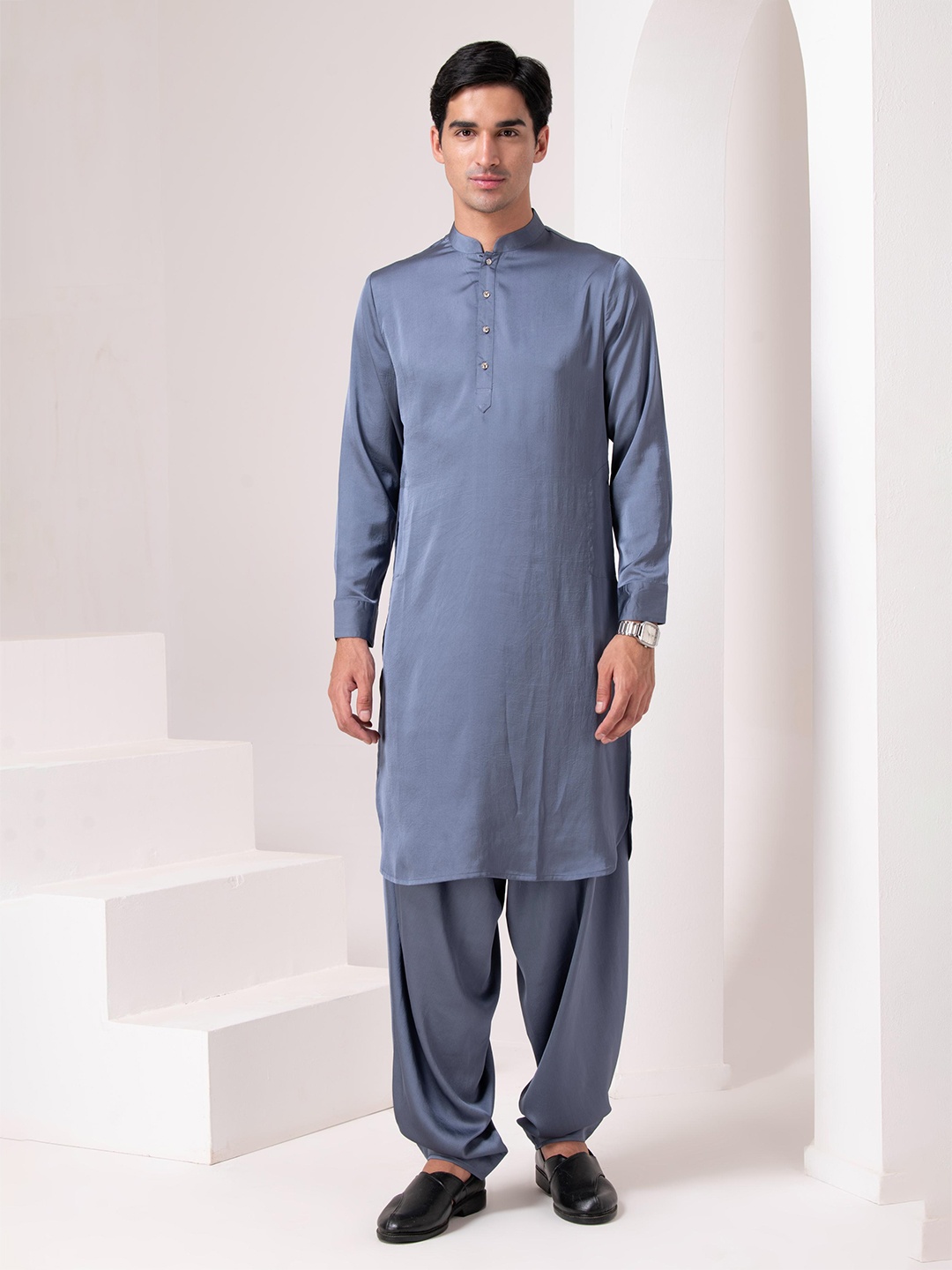 

BARARA ETHNIC Mandarin Collar Long Sleeves Indigo Pathani Kurta with Trousers, Blue