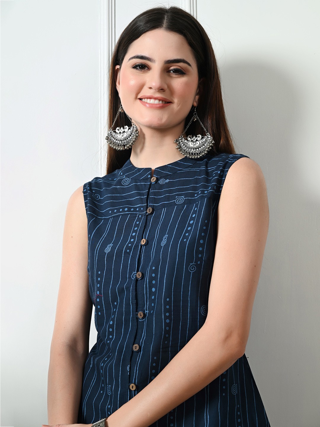 

TOP 30 Striped Mandarin Collar Sleeveless Regular Pure Cotton Kurta, Navy blue