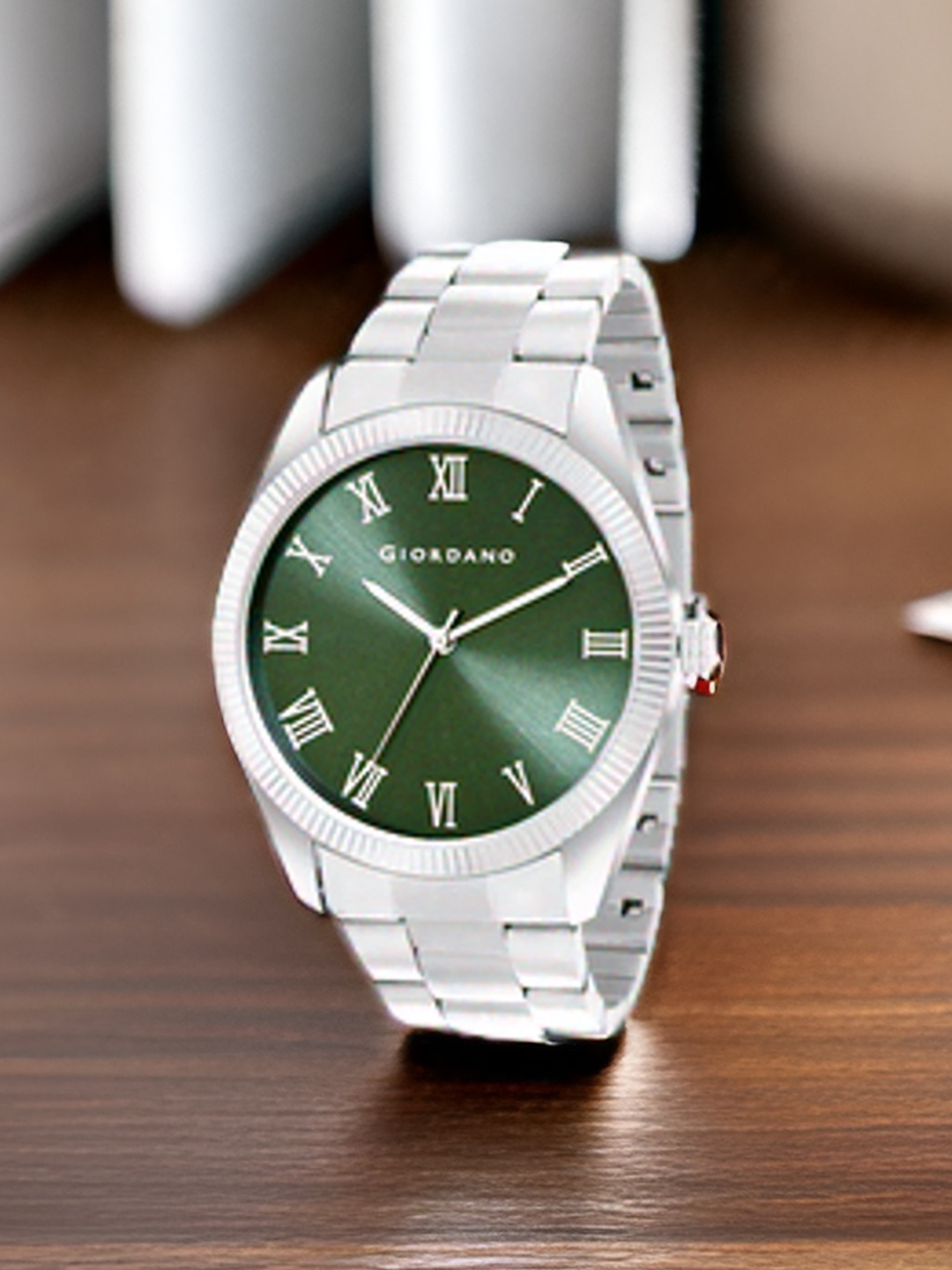 

GIORDANO Men Dial & Stainless Steel Bracelet Style Straps Analogue Watch GZ-50112-11, Green