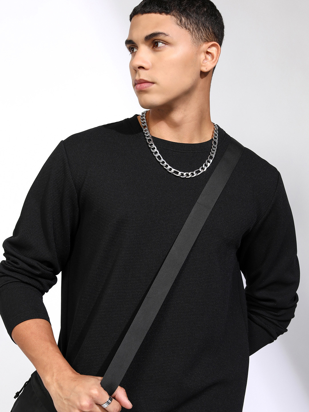 

HIGHLANDER Men Self Design Round Neck Relaxed Fit T-shirt, Black