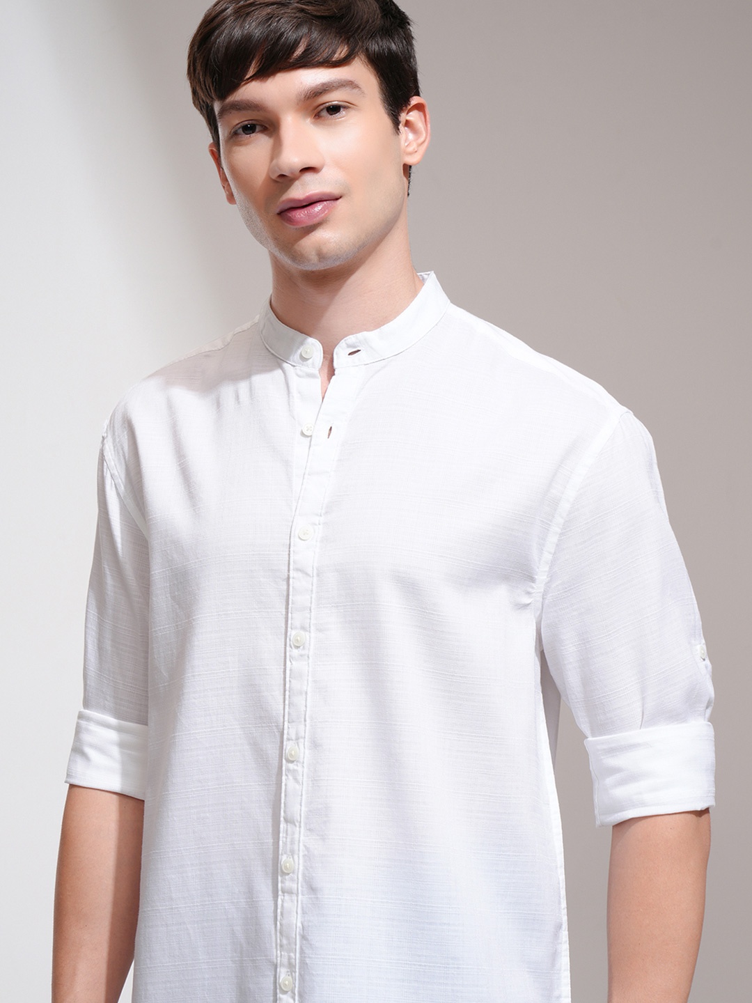 

Highlander Men Dobby Textured Solid Mandarin Collar Roll Up Sleeve Relaxed Shirt, White