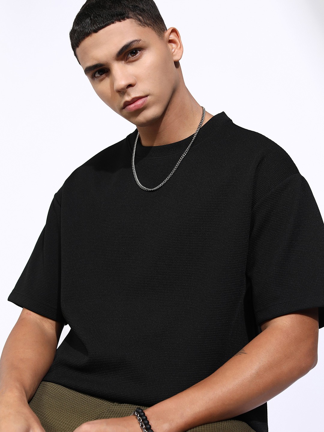 

HIGHLANDER Men Self Design Round Neck Relaxed Fit T-shirt, Black