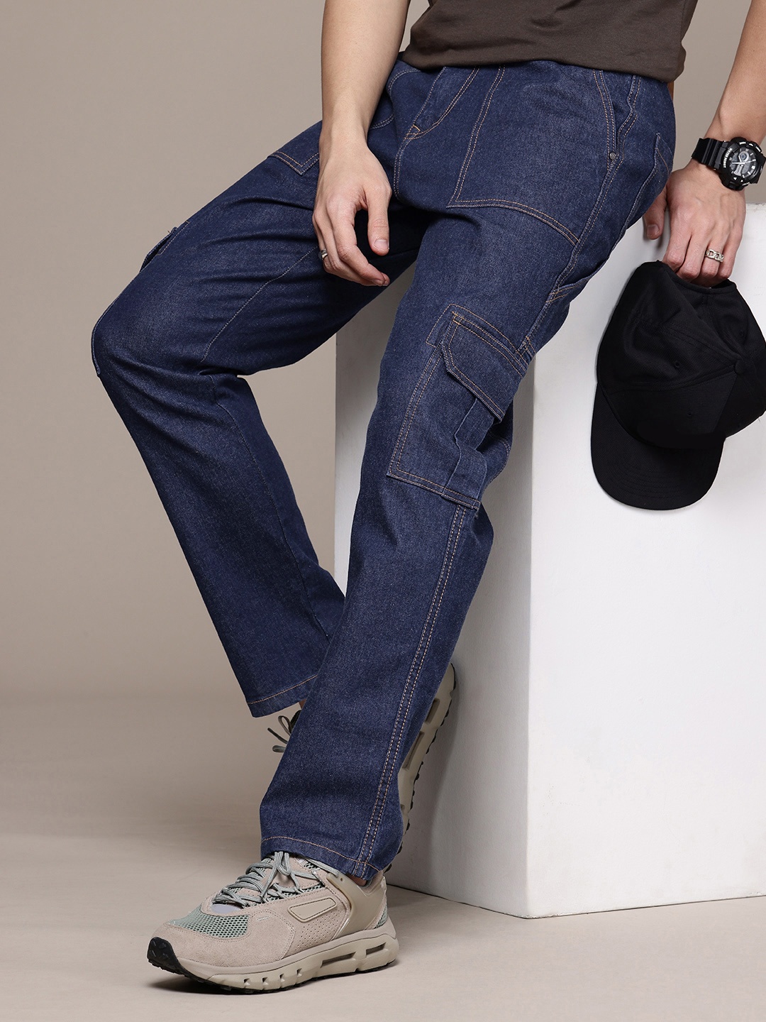 

WROGN Men Relaxed Cargo Fit Light Fade Stretchable Jeans, Blue