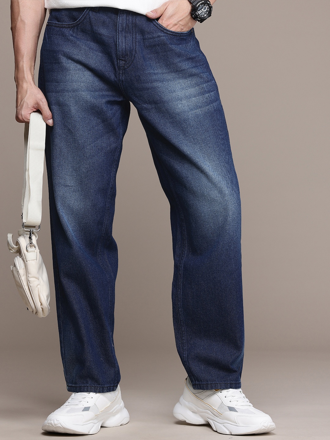 

WROGN Men Pure Cotton Loose Relaxed Fit Heavy Fade Jeans, Blue