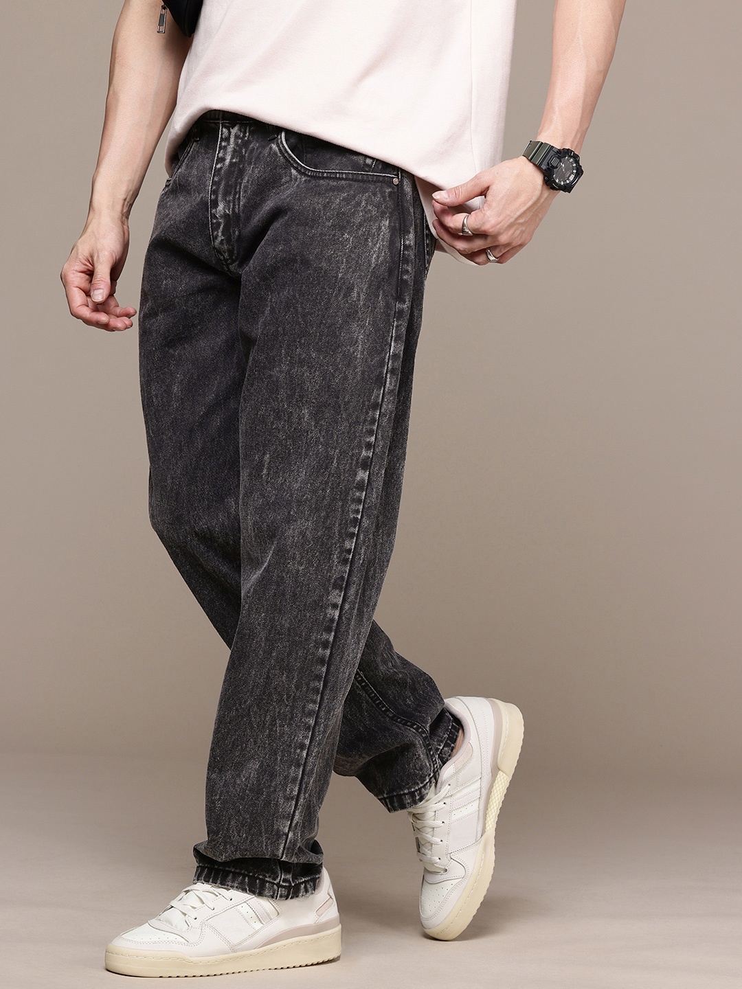 

WROGN Men Pure Cotton Anti Fit Light Fade Jeans, Black